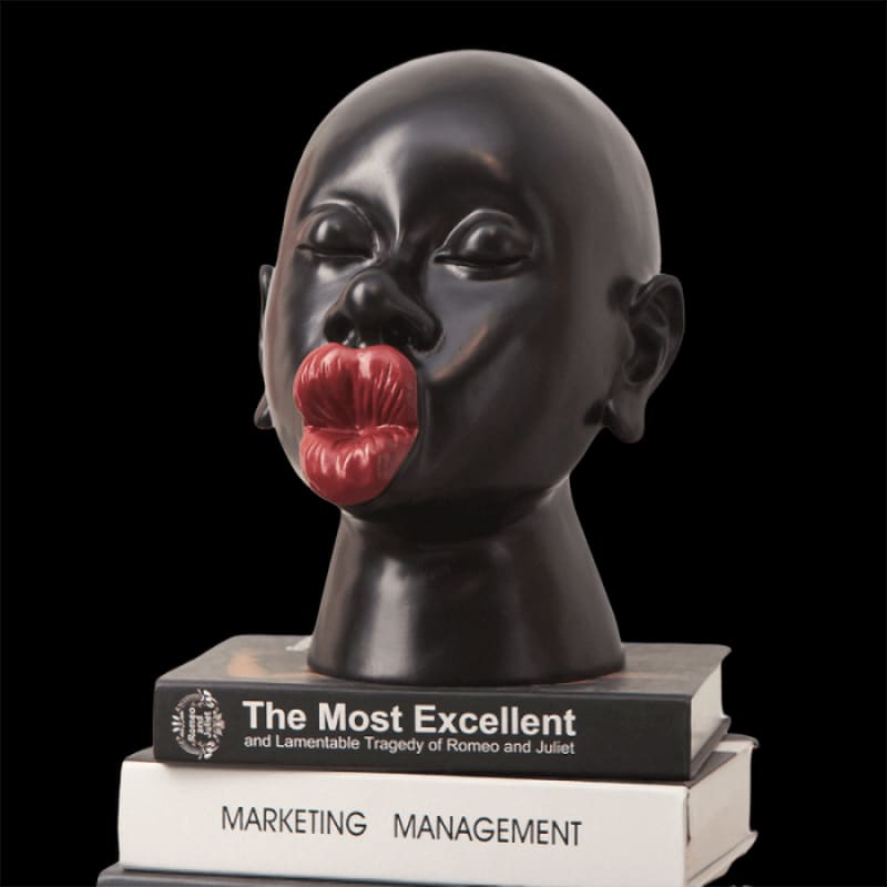 Woman Statue <br/> The Kiss 32 cm