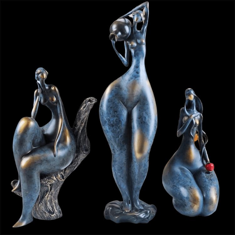 Curvy Woman Statue <br/> Independent 33 / 59 cm