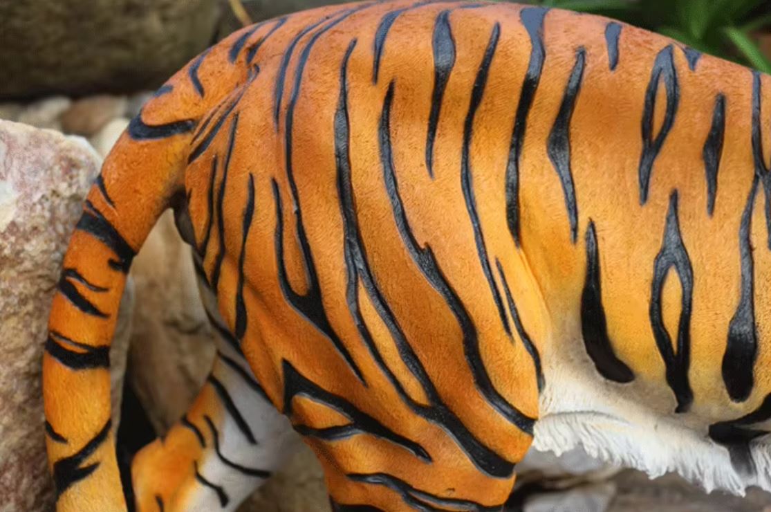 Realistic Outdoor Tiger Statue 20 cm