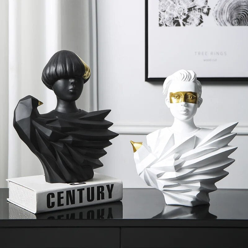 Contemporary Woman Statue <br> 31 to 41 cm