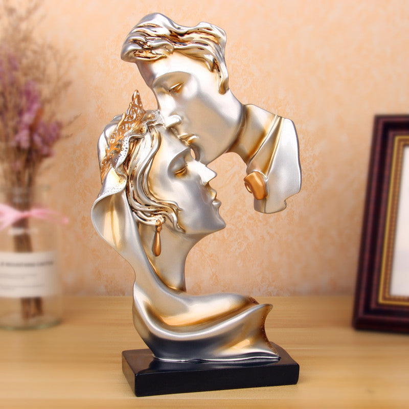 Love Moment Statue