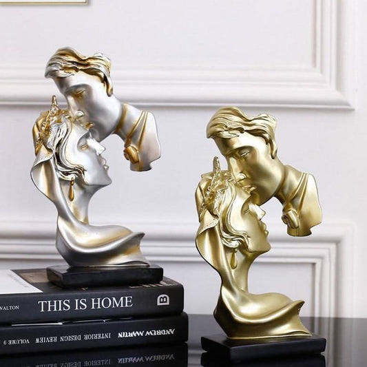 Love Moment Statue