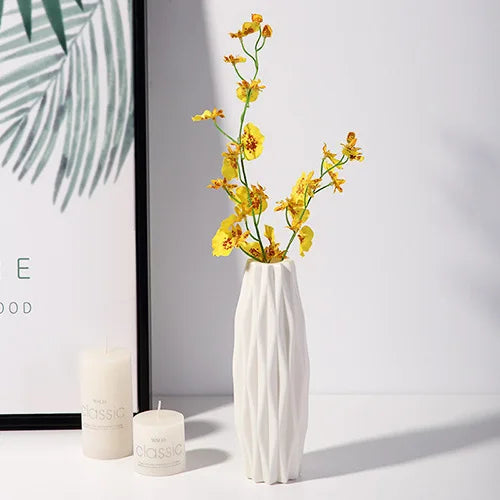 Minimalist White Nordic Vase 21 cm