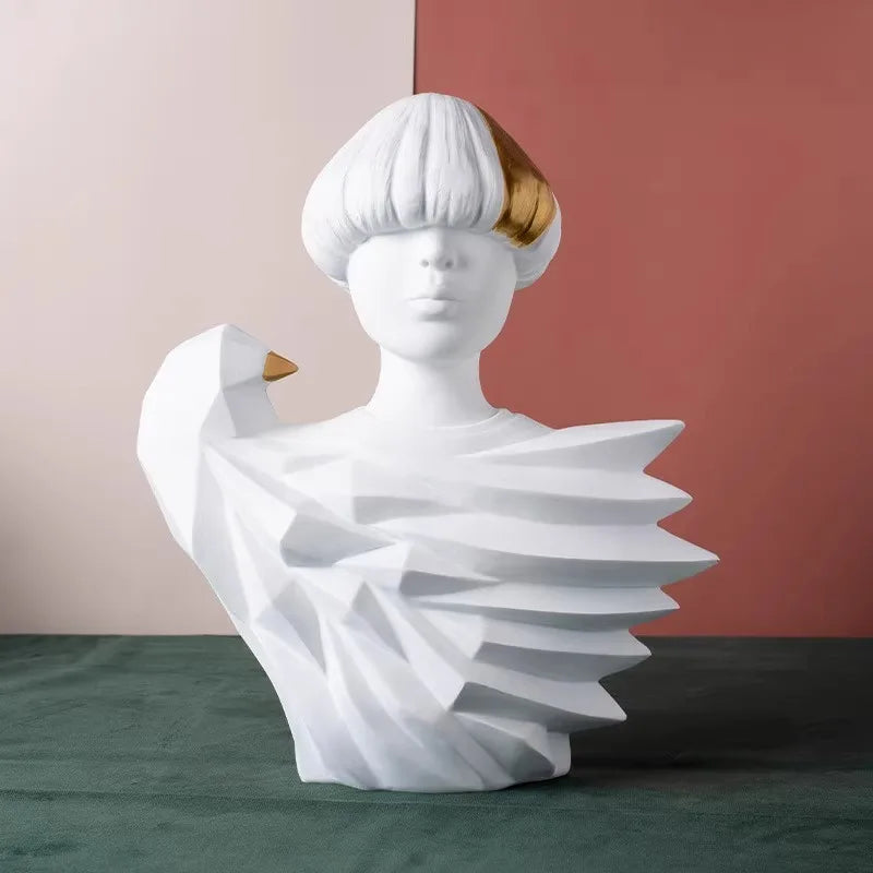 Contemporary Woman Statue <br> 31 to 41 cm