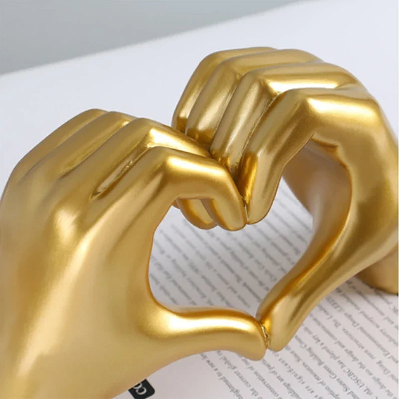 Hand <br> Heart Statue 8 cm