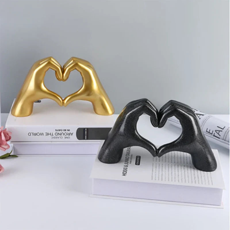 Hand <br> Heart Statue 8 cm