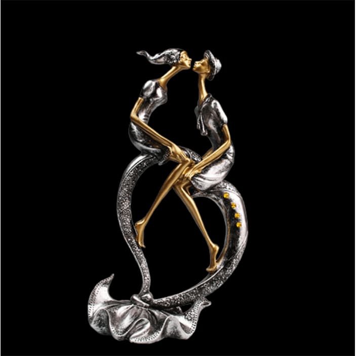 Modern Statue <br/> Couple in Love