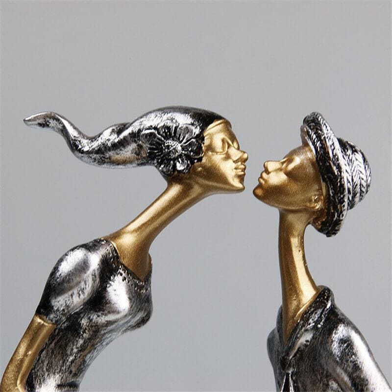 Modern Statue <br/> Couple in Love