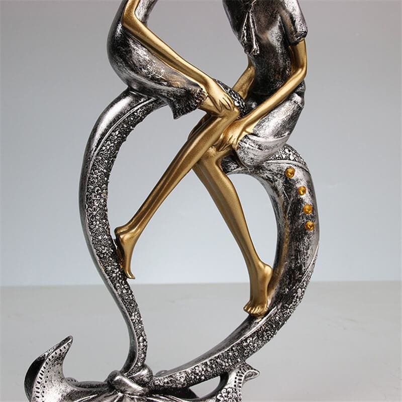 Modern Statue <br/> Couple in Love
