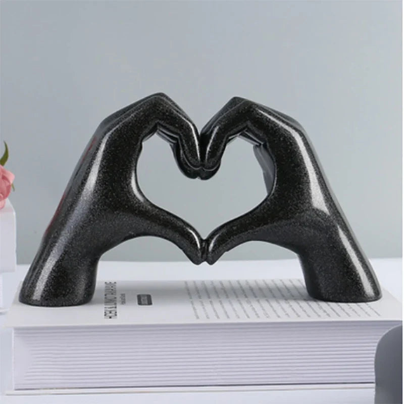 Hand <br> Heart Statue 8 cm