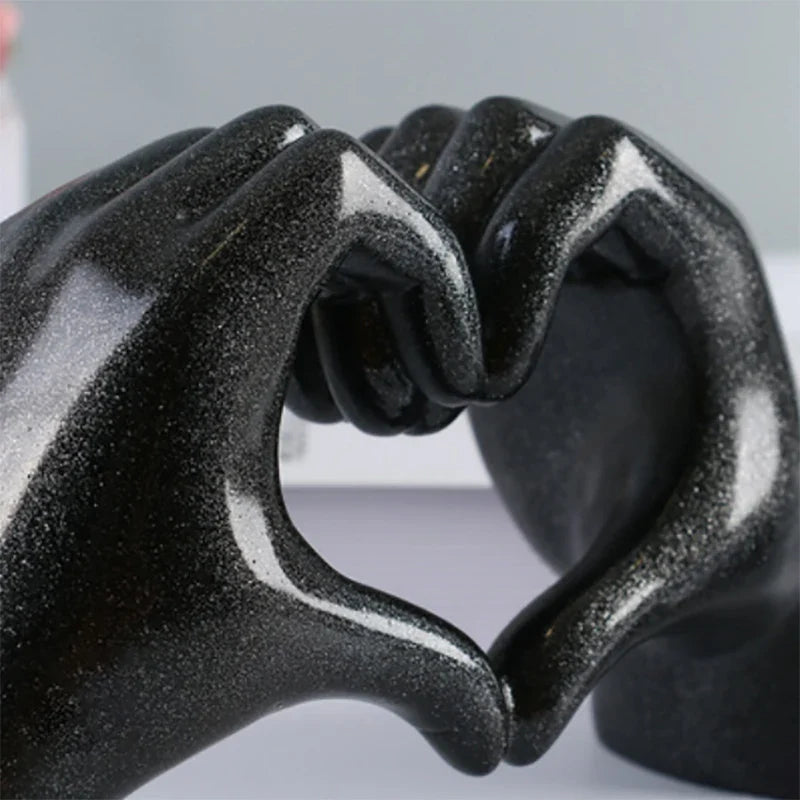 Hand <br> Heart Statue 8 cm