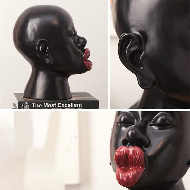 Woman Statue <br/> The Kiss 32 cm