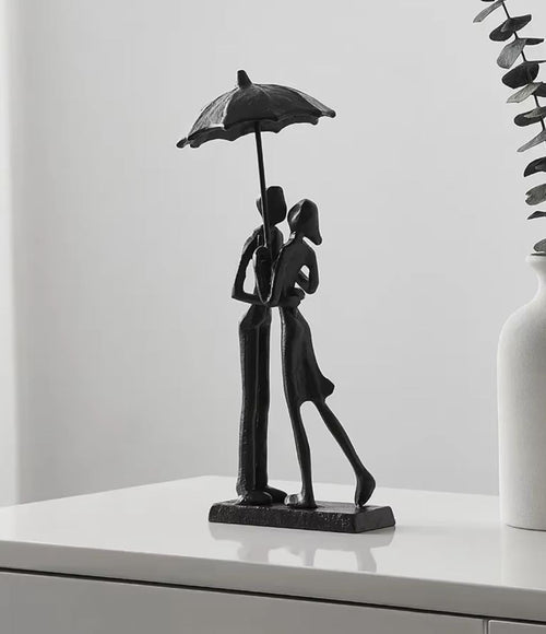 Couple in the Rain Statue in Metal 26 cm