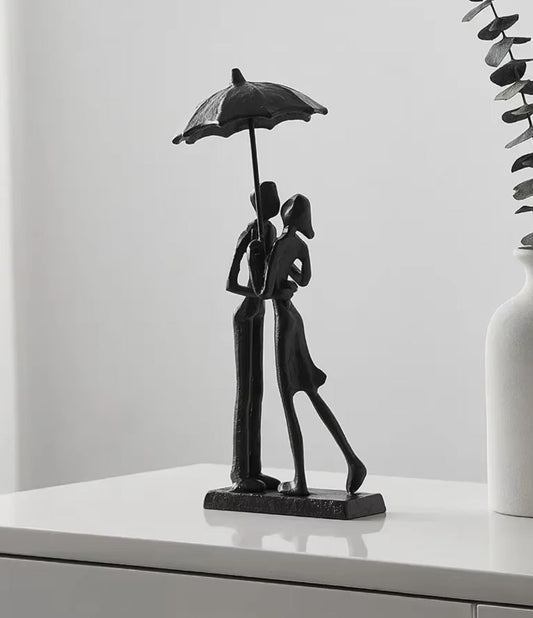 Couple in the Rain Statue in Metal 26 cm