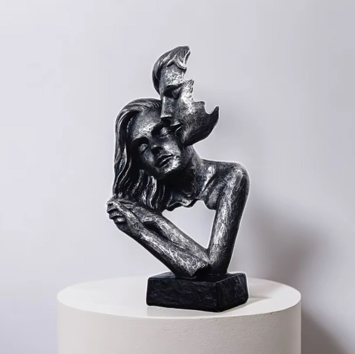 Embracing Couple Design Statue 19 cm