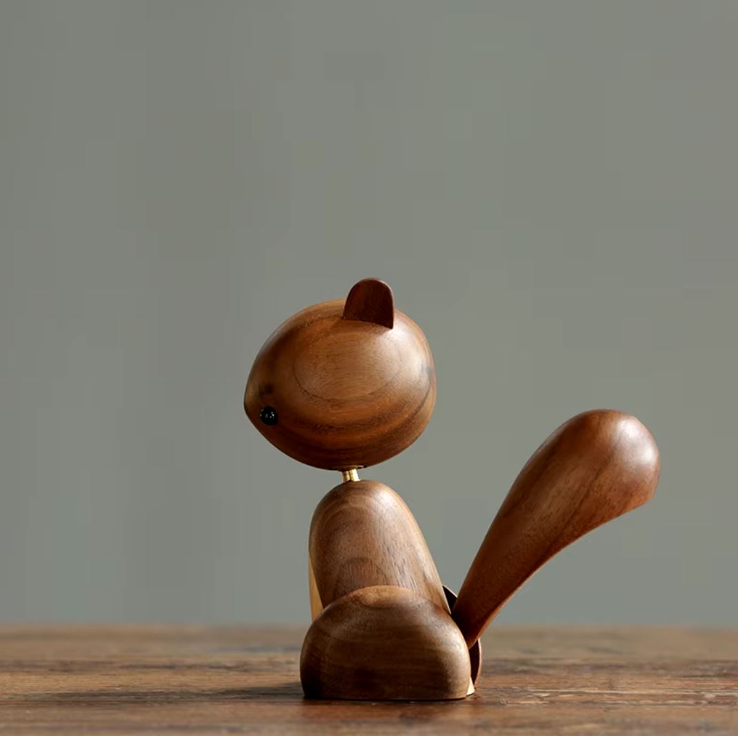 Nordic-Style Wooden Squirrel Statue 11 cm