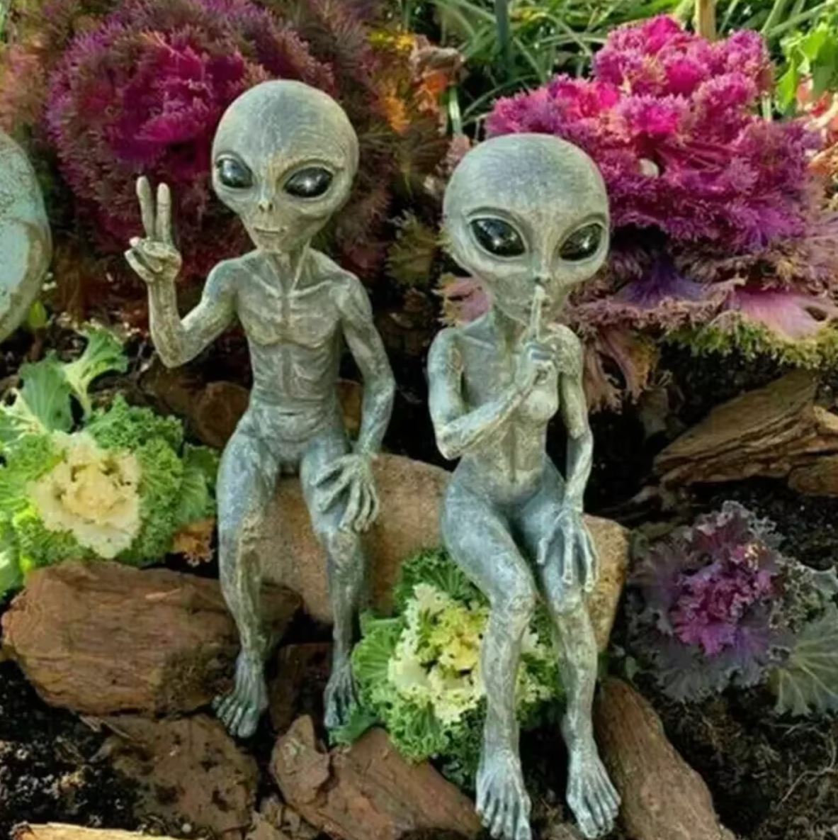Indoor/Outdoor Alien Statue (Set of 2) 15 cm