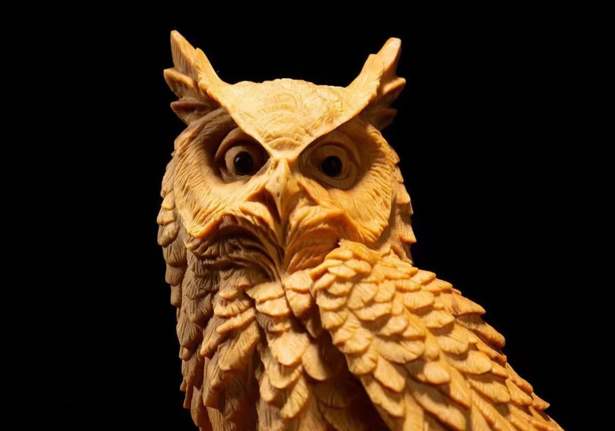 Owl Statue in Wood 11 cm