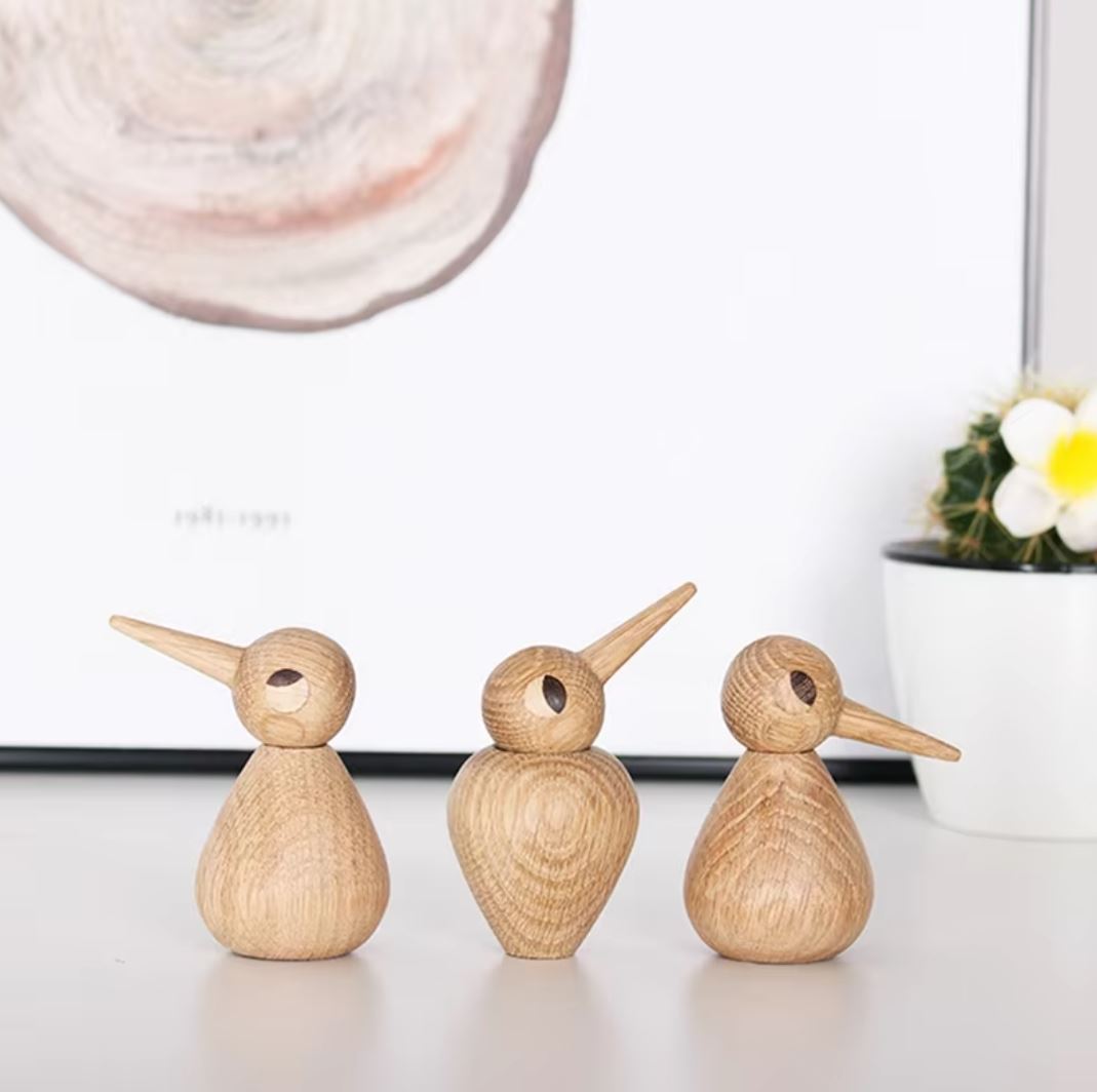 Pointed-Beak Bird Statue in Wood, Nordic Style, 8 cm