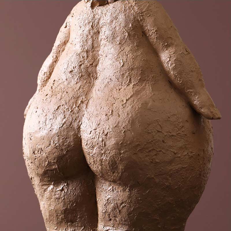 Curvy Woman Statue <br/> Clay 18 / 27 cm