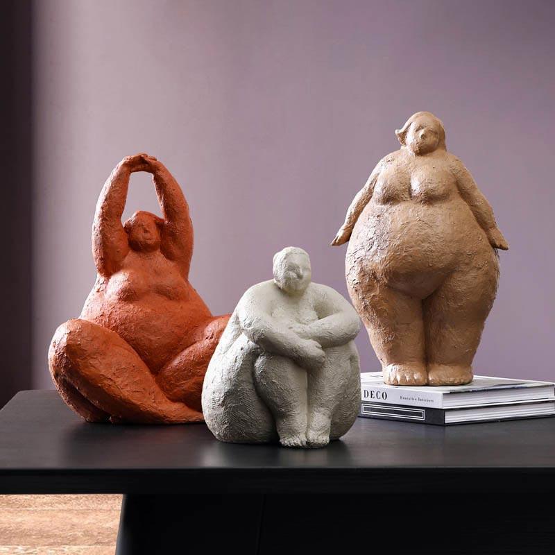 Curvy Woman Statue <br/> Clay 18 / 27 cm
