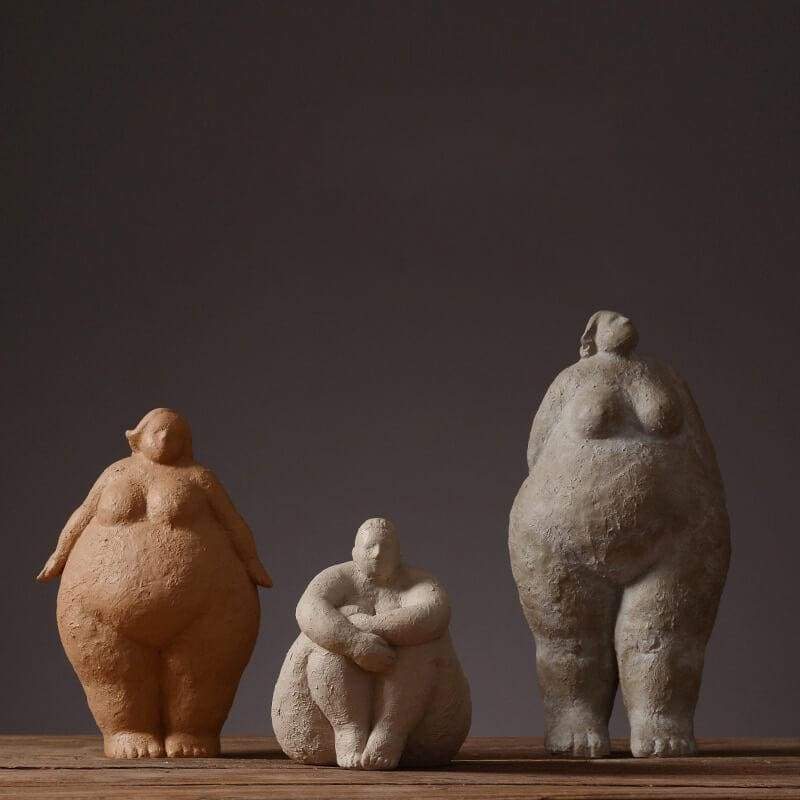 Curvy Woman Statue <br/> Clay 18 / 27 cm