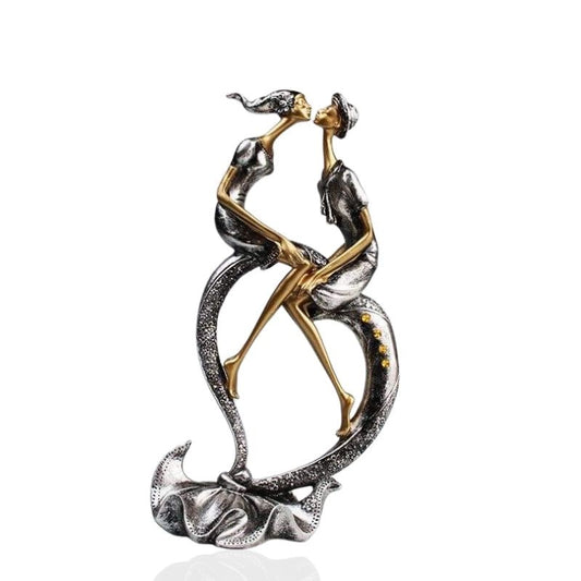 Modern Statue <br/> Couple in Love