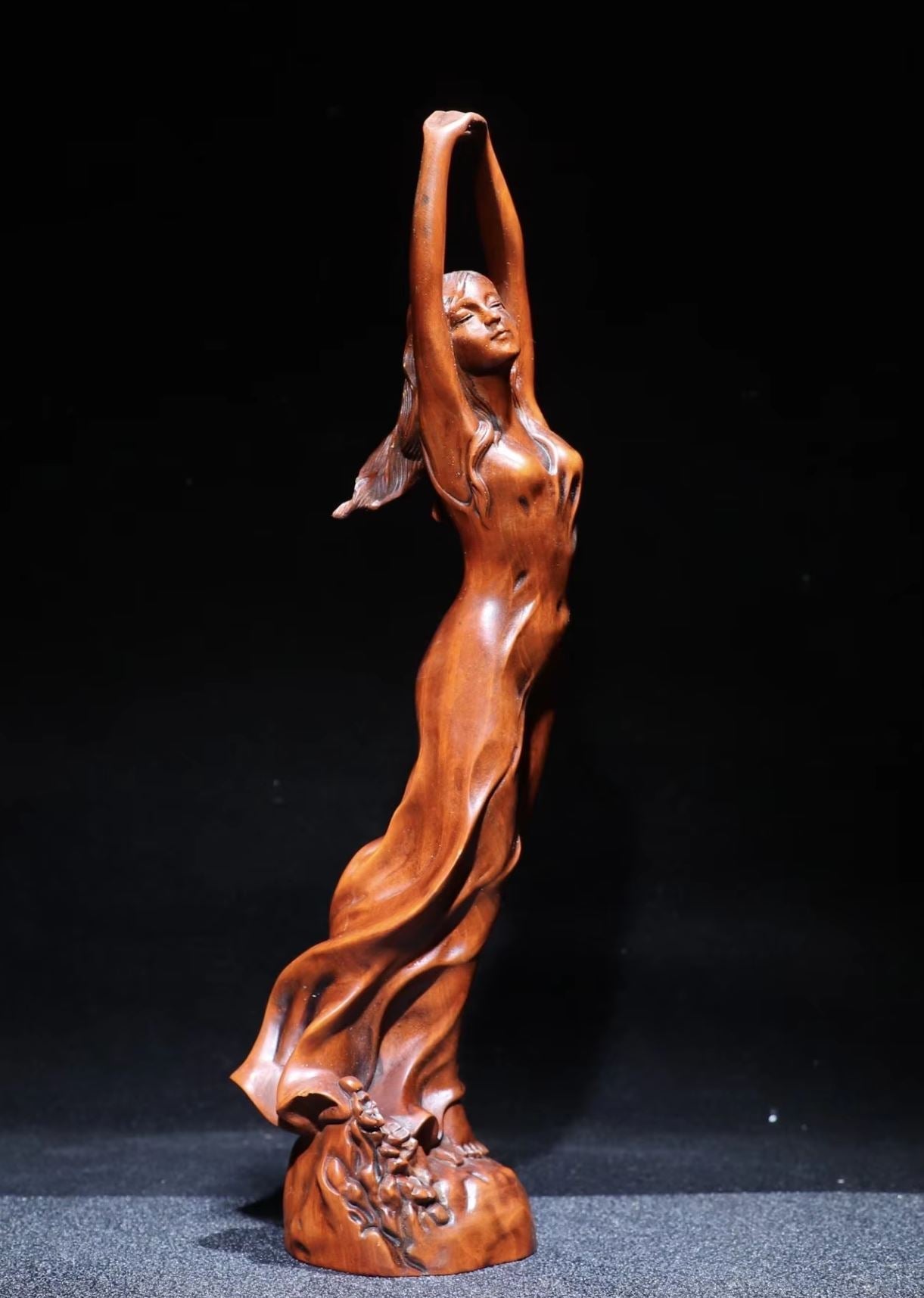Woman Statue in Wood 23 cm