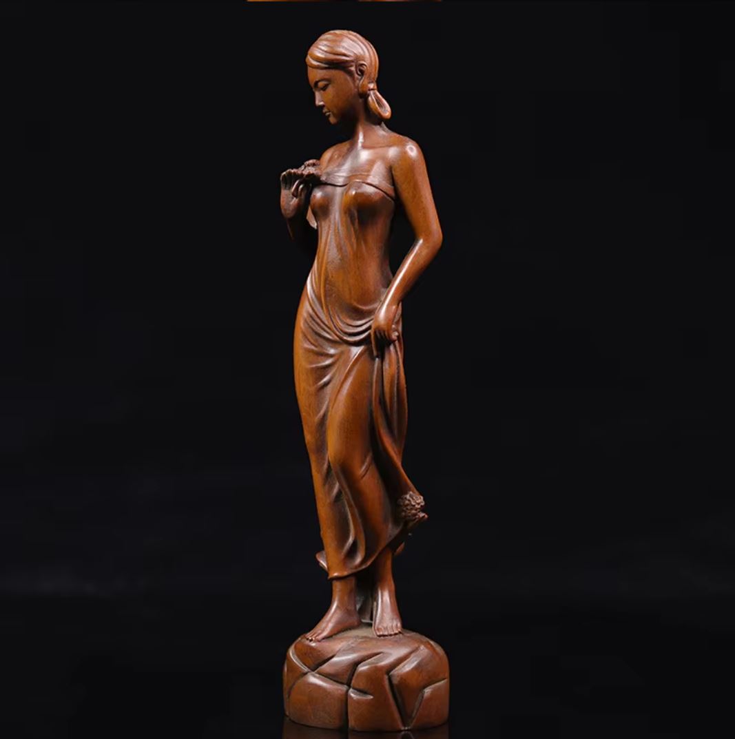 Woman Statue in Wood 20 cm