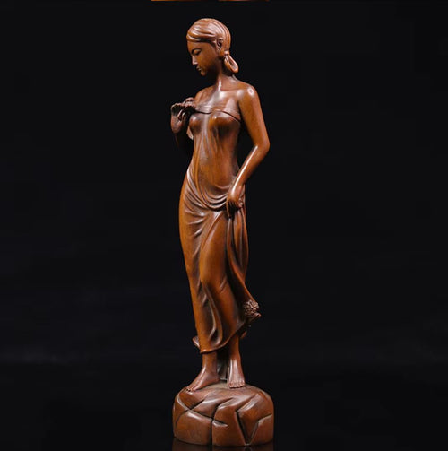 Woman Statue in Wood 20 cm