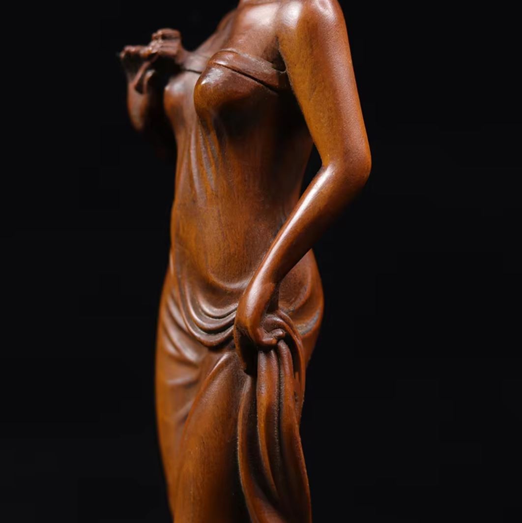 Woman Statue in Wood 20 cm