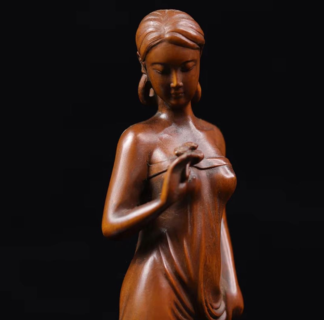 Woman Statue in Wood 20 cm