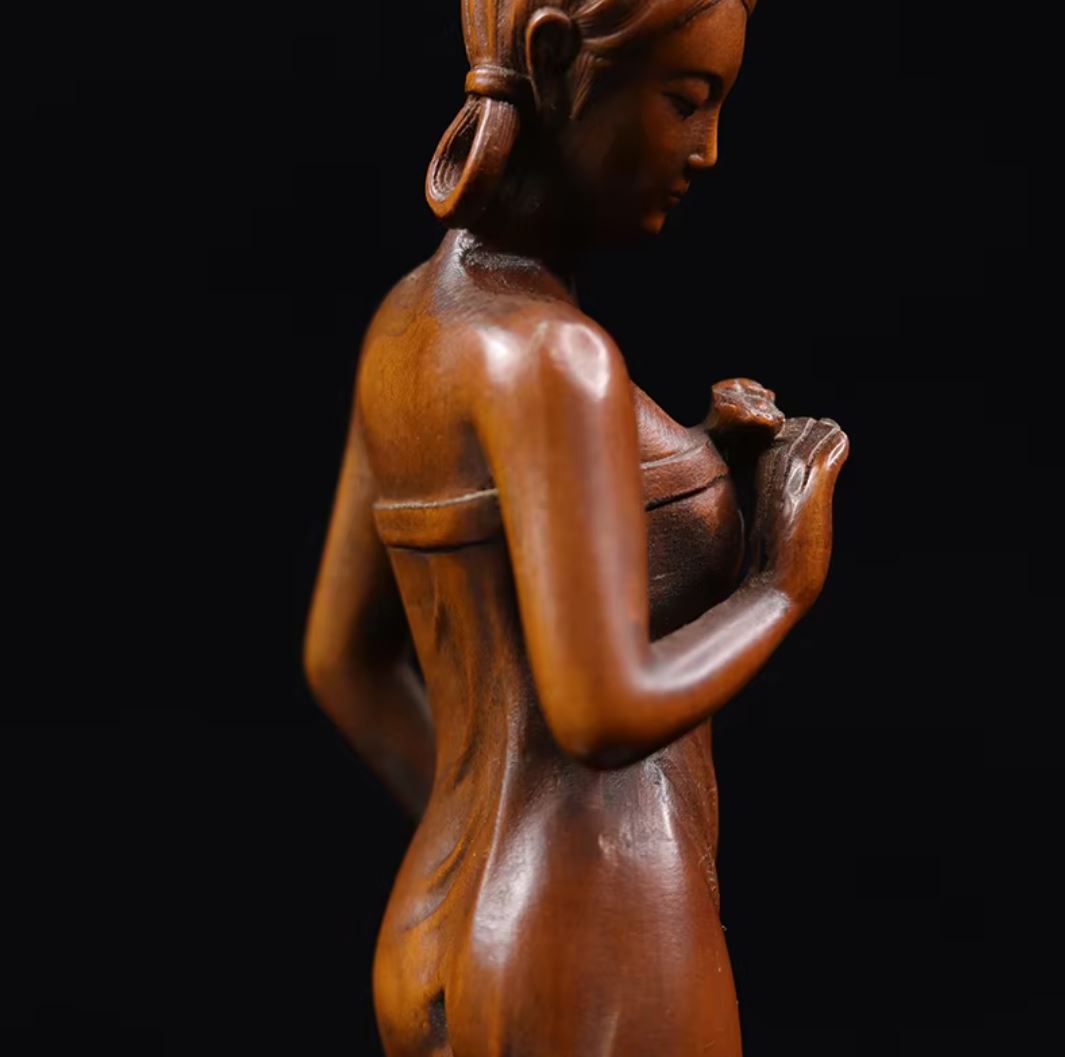 Woman Statue in Wood 20 cm