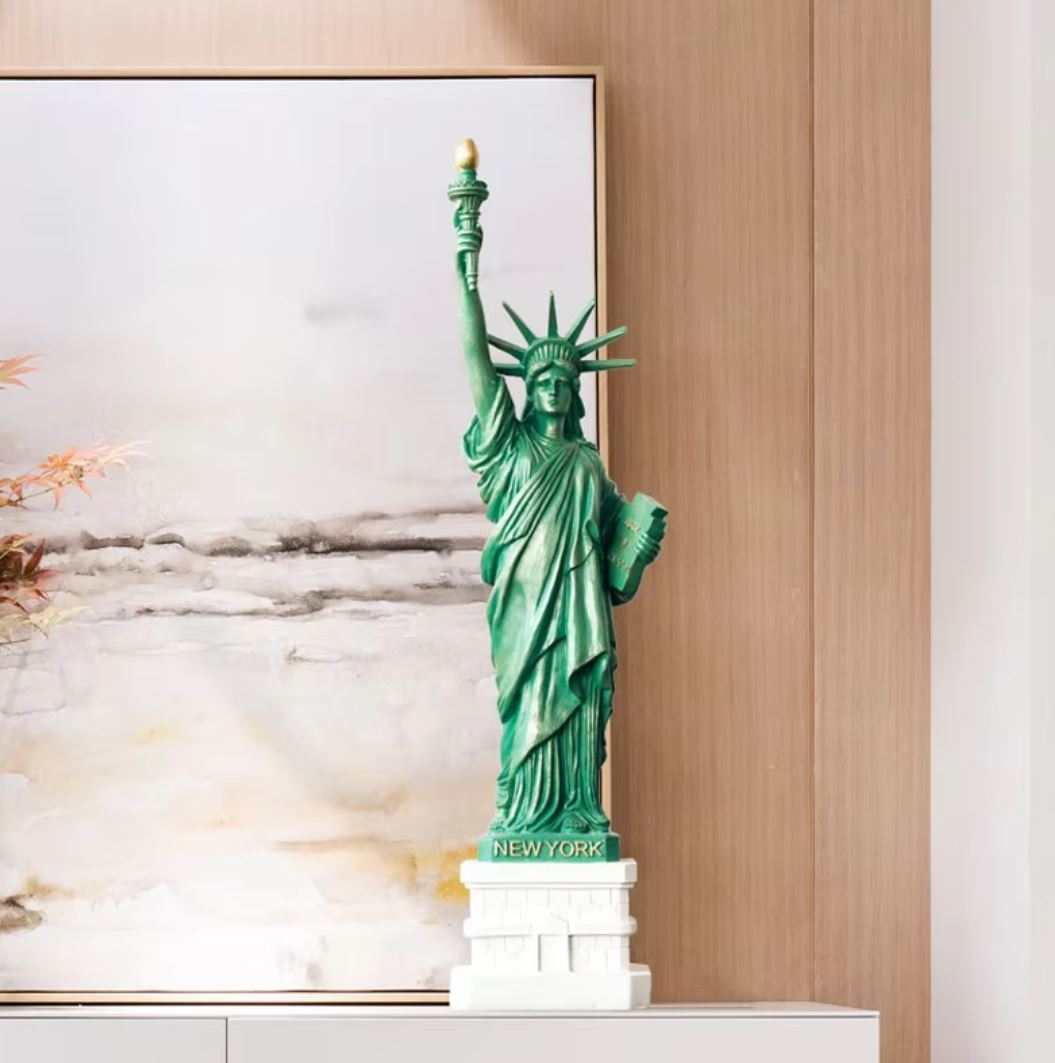 Realistic Statue of Liberty in Resin 27 cm