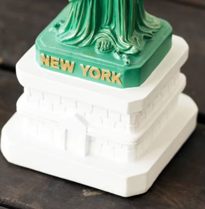 Realistic Statue of Liberty in Resin 27 cm