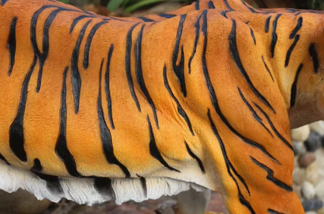 Realistic Outdoor Tiger Statue 20 cm